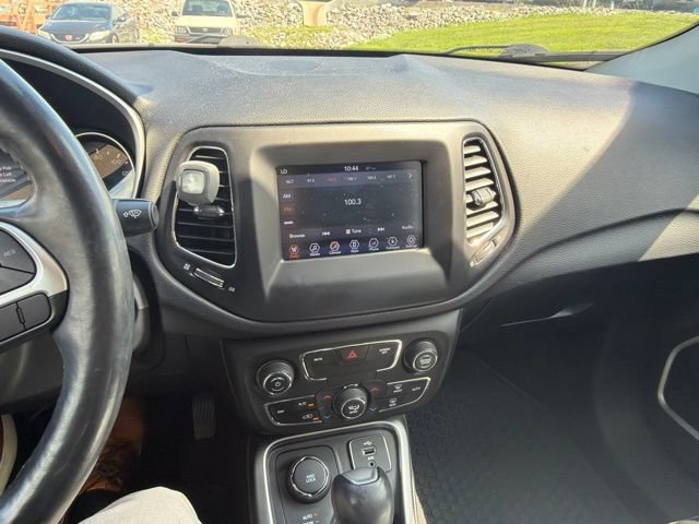 Used 2018 Jeep Compass Latitude w/ Popular Equipment Group AWD/4WD image 10