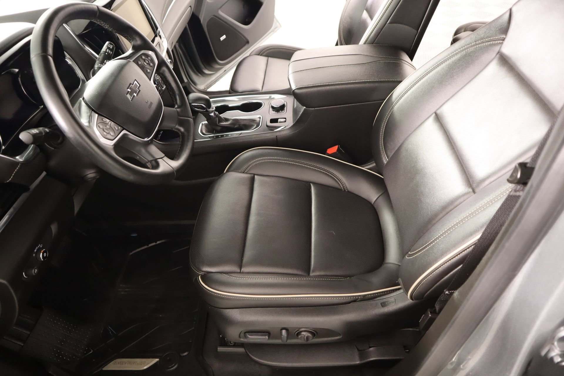 Used 2023 Chevrolet Traverse Premier w/ Redline Edition image 11