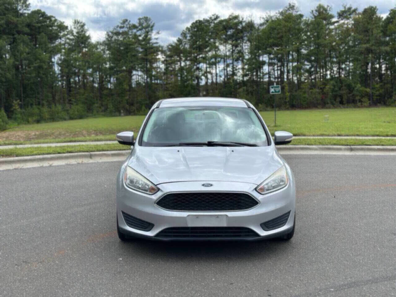 Used 2017 Ford Focus SE w/ Cold Weather Package image 2
