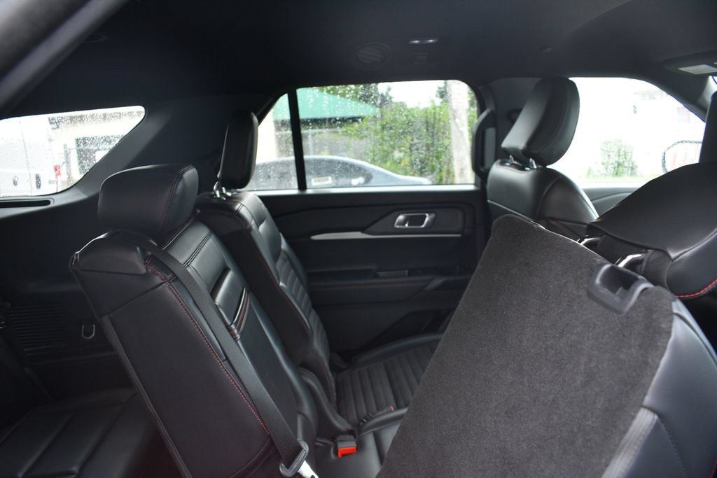 Used 2025 Ford Explorer ST-Line AWD/4WD image 32