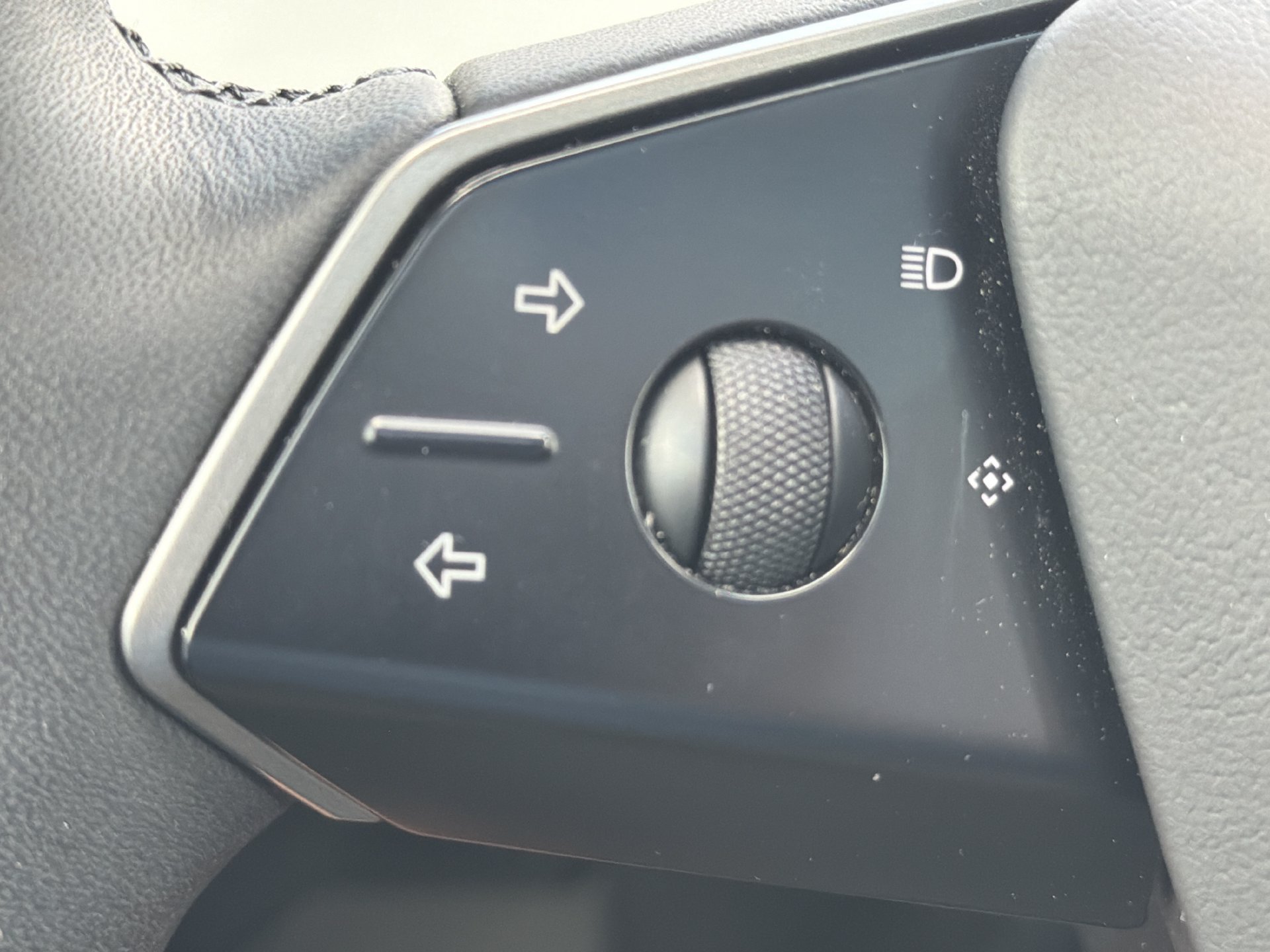 Used 2024 Tesla Cybertruck AWD Crew Cab image 28