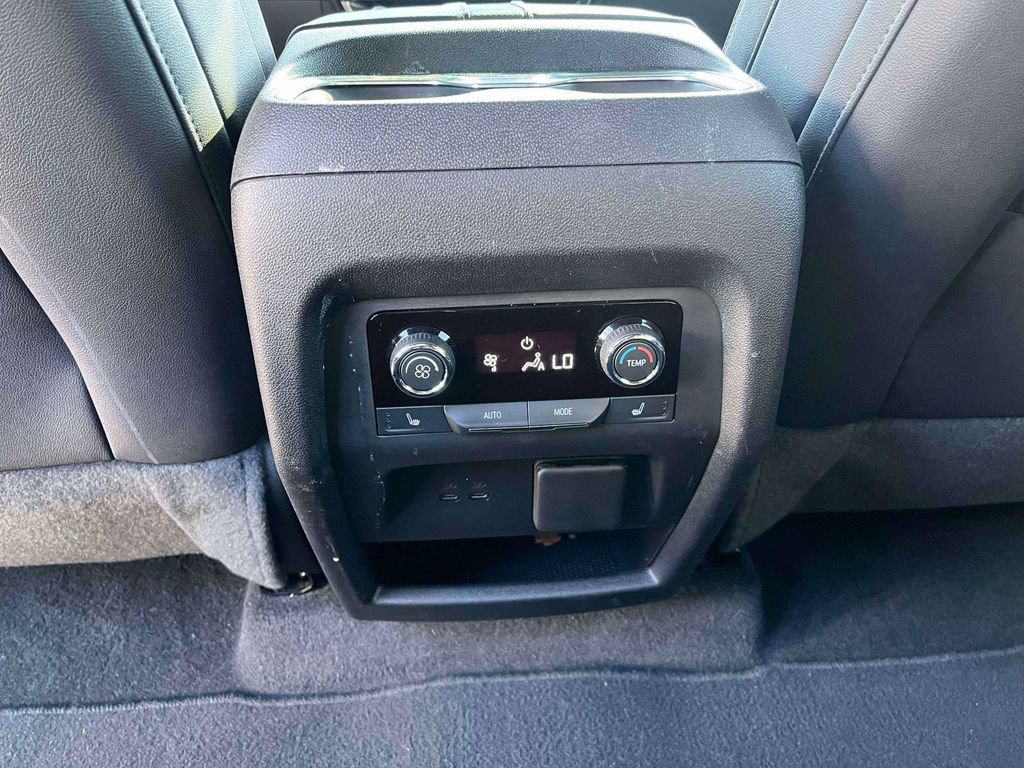 Used 2024 Chevrolet Traverse RS FWD image 4