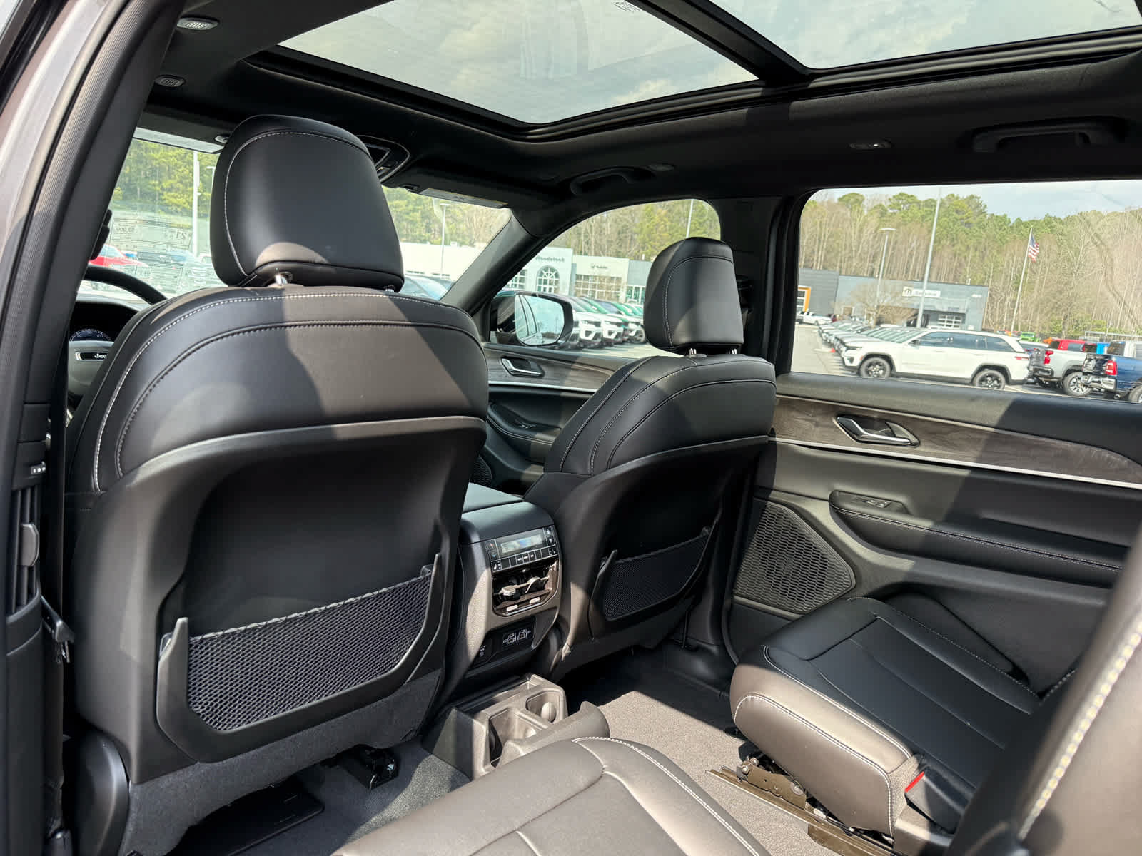 New 2025 Jeep Grand Cherokee L Limited AWD/4WD image 27