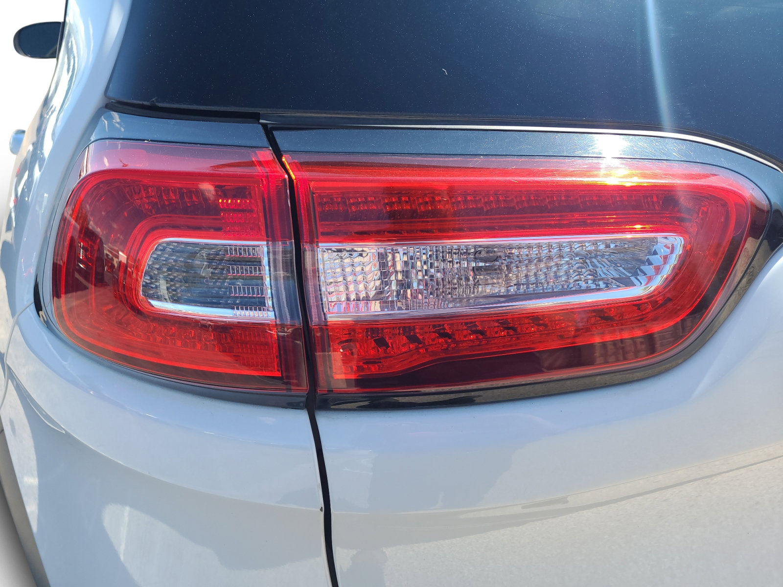 Used 2015 Jeep Cherokee Trailhawk AWD/4WD image 24