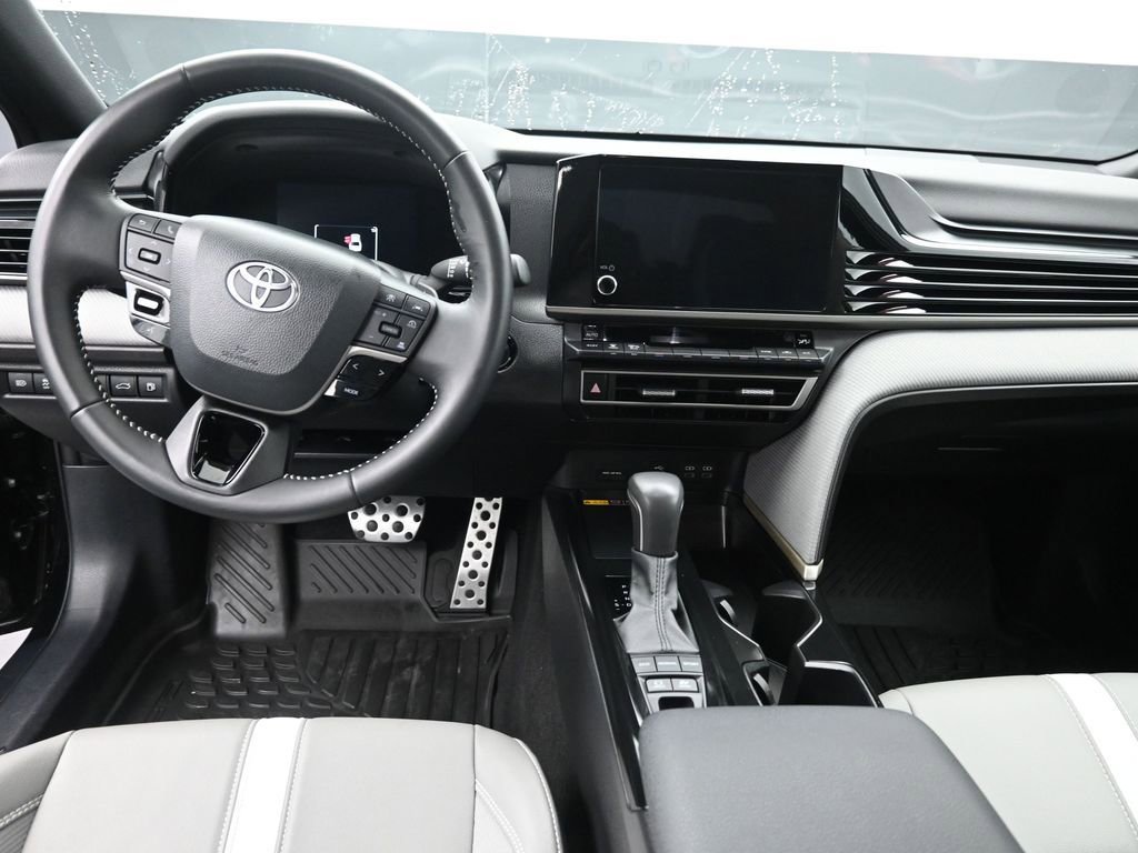 Used 2025 Toyota Camry SE image 10