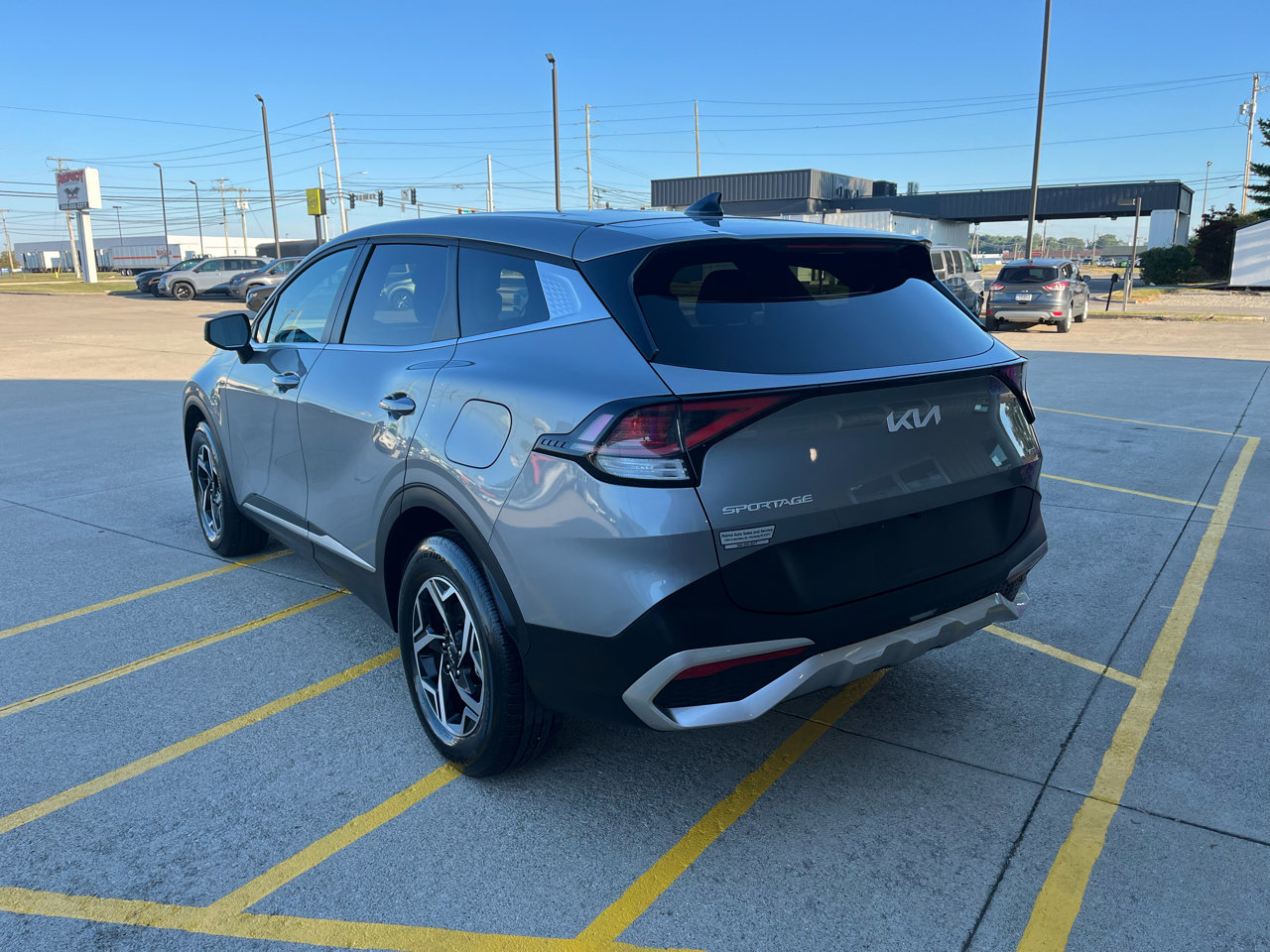 Used 2024 Kia Sportage LX image 5