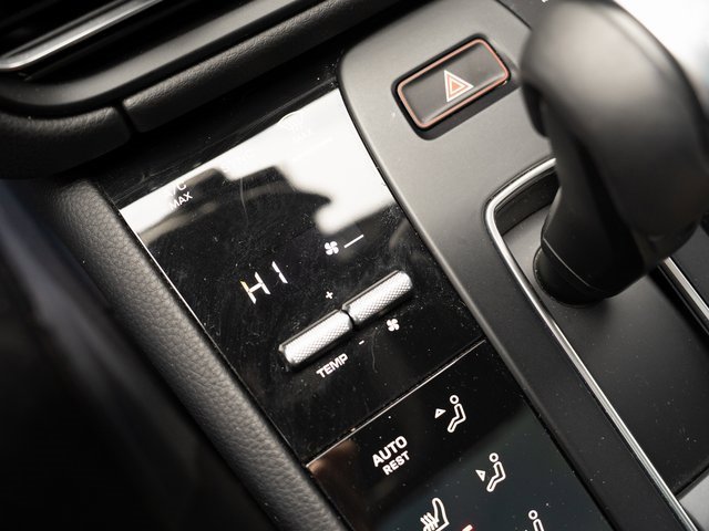 Certified 2025 Porsche Macan image 25