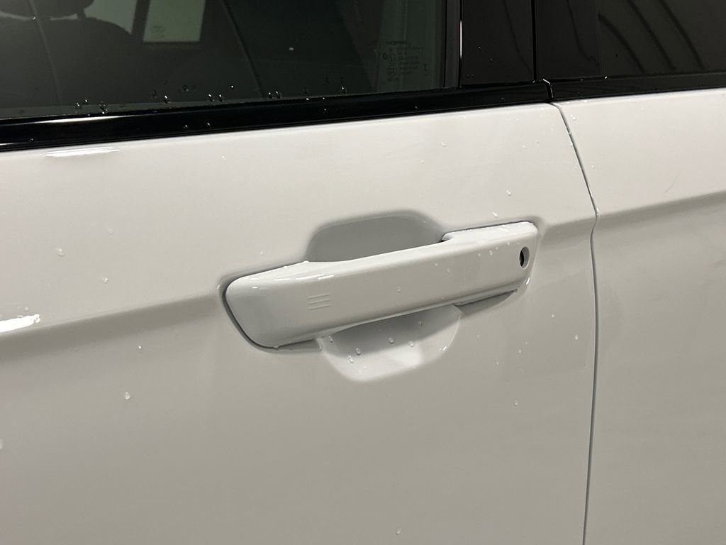 New 2025 Jeep Grand Cherokee Laredo w/ Luxury Tech Group I image 13