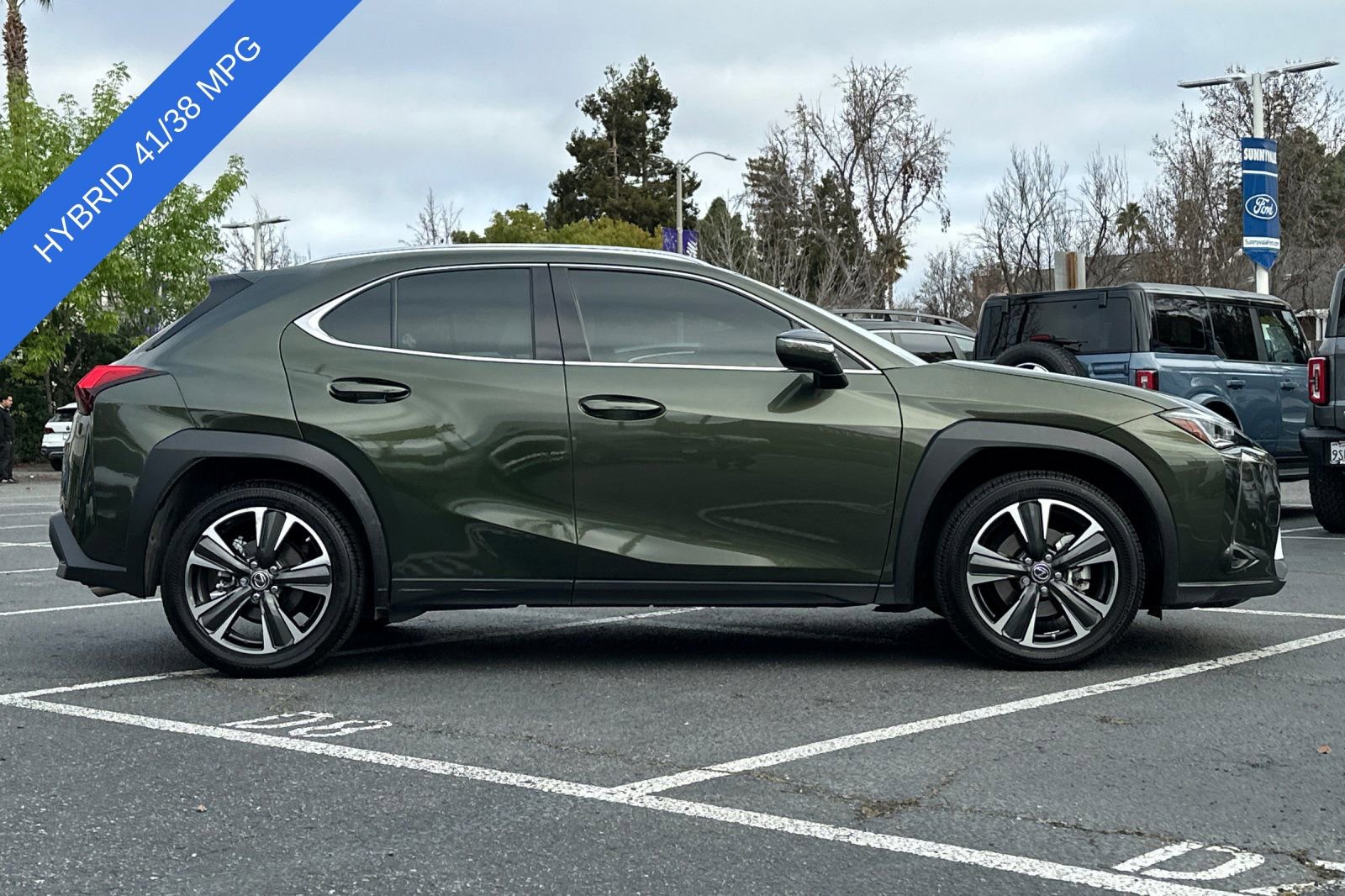 Used 2020 Lexus UX 250h w/ Premium Package image 3
