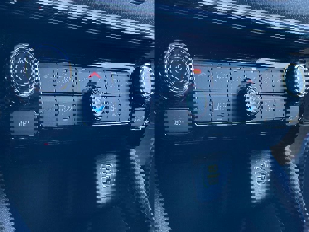 Used 2025 Jeep Compass Trailhawk image 24