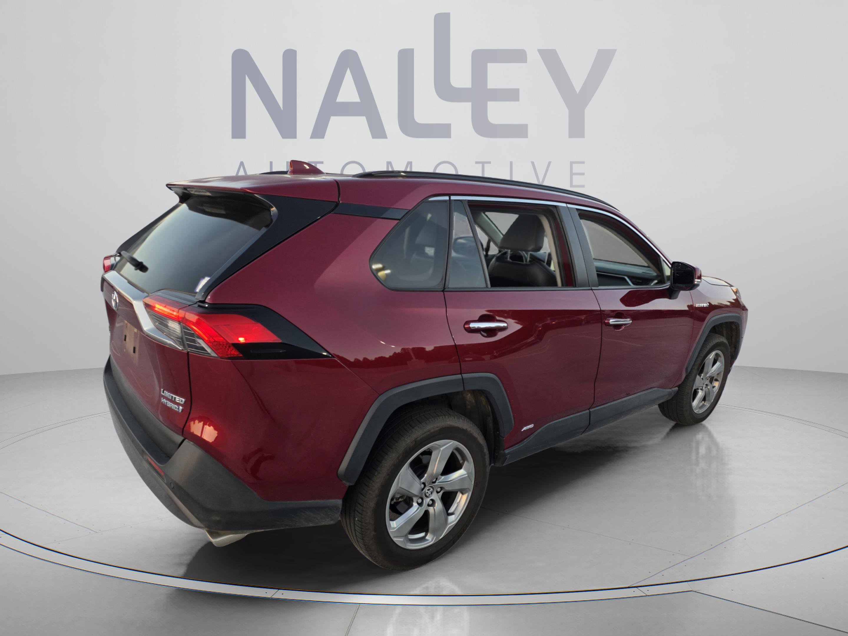Used 2020 Toyota RAV4 Limited AWD/4WD image 4