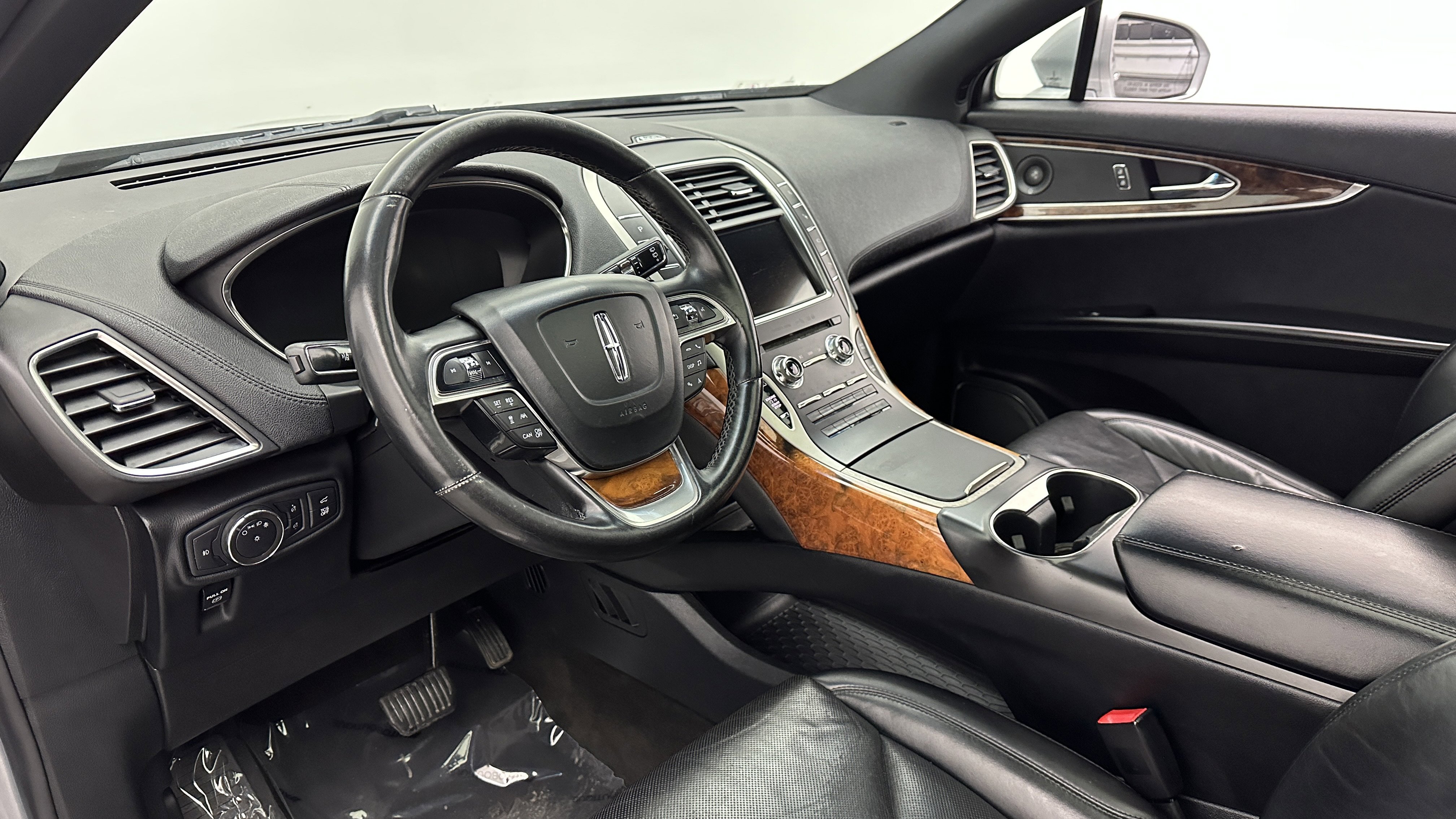 Used 2020 Lincoln Nautilus Reserve w/ Equipment Group 201A image 11