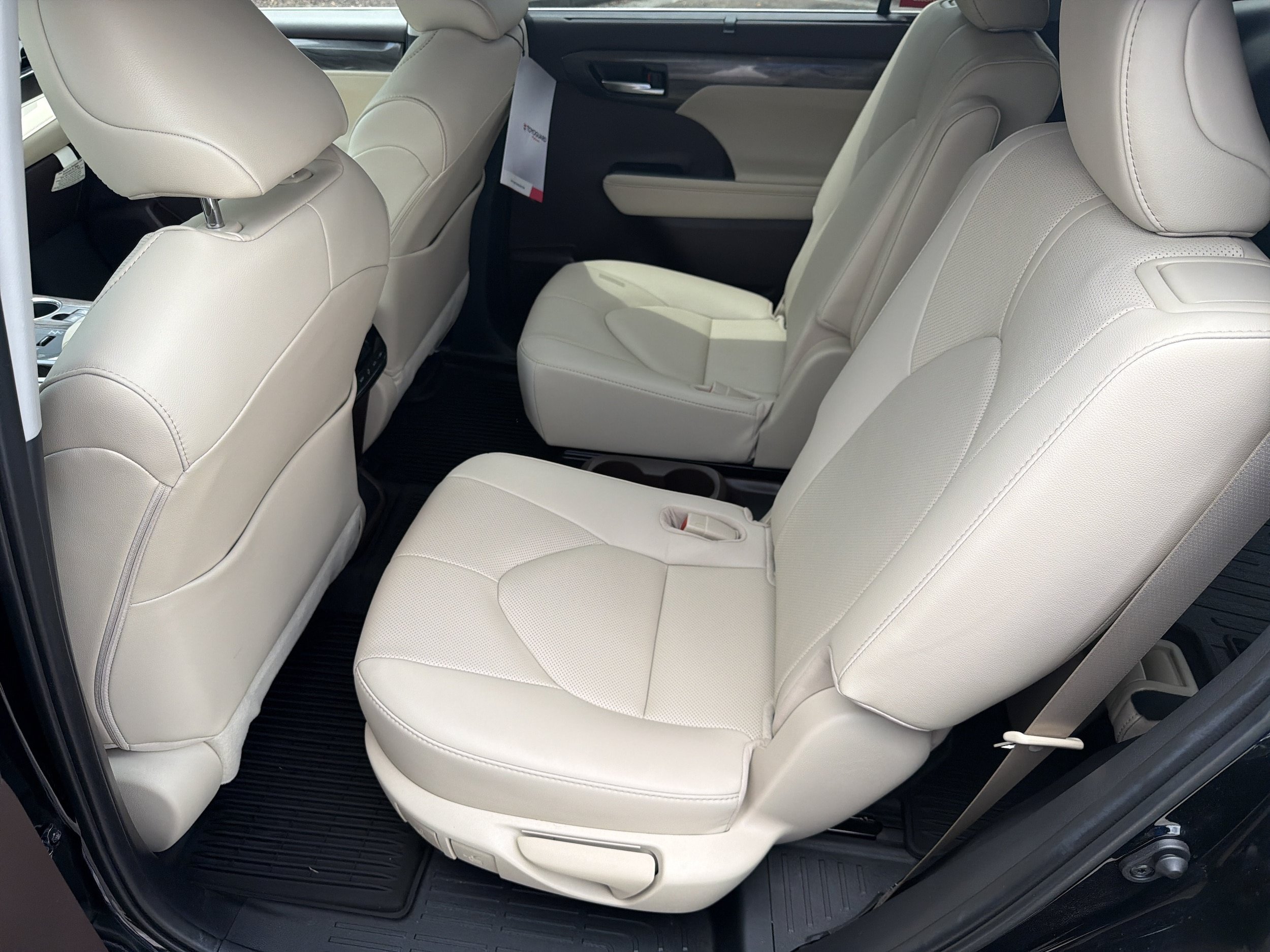 Certified 2021 Toyota Highlander Limited FWD image 18