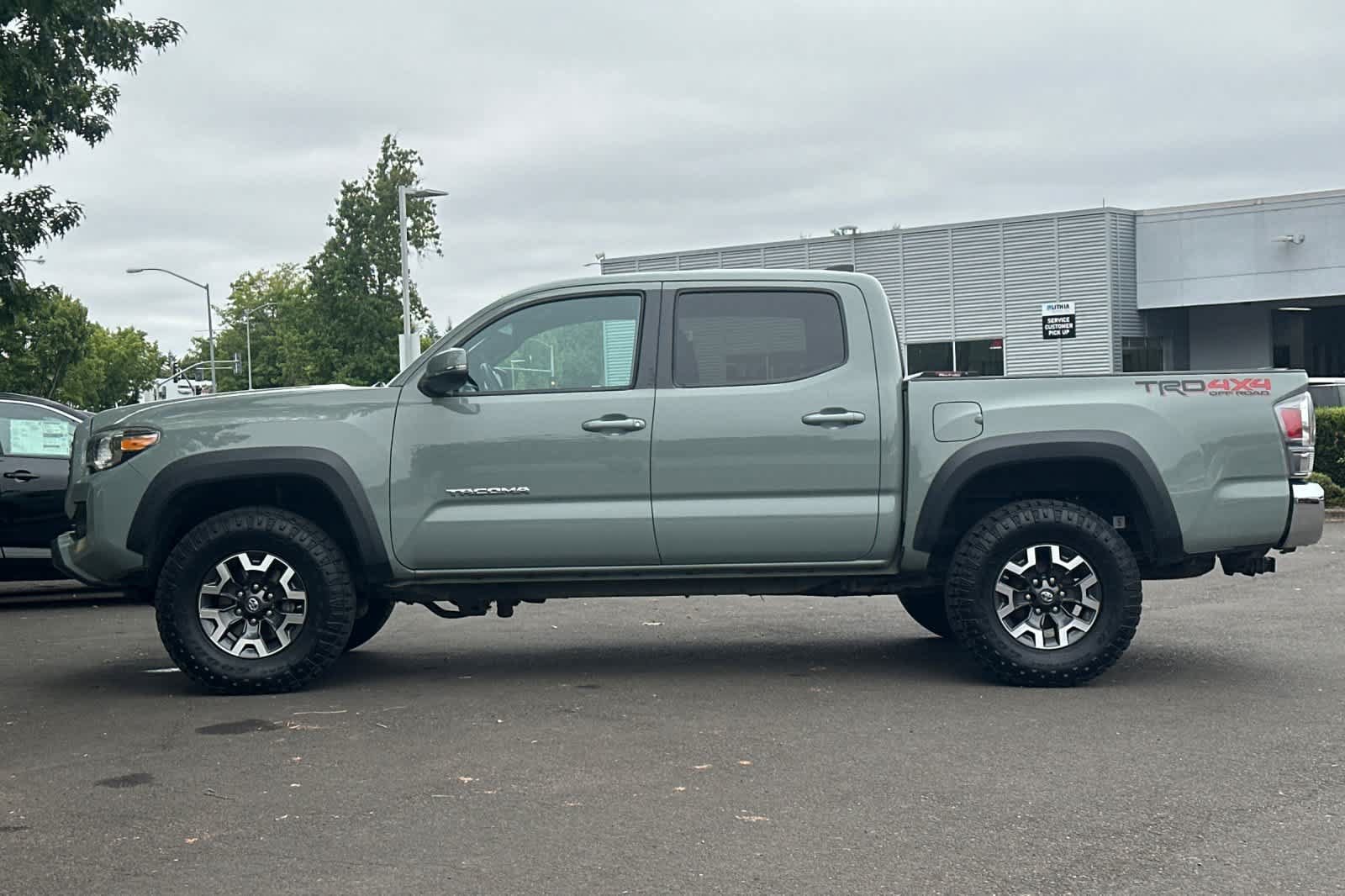 Used 2022 Toyota Tacoma TRD Off-Road AWD/4WD image 5