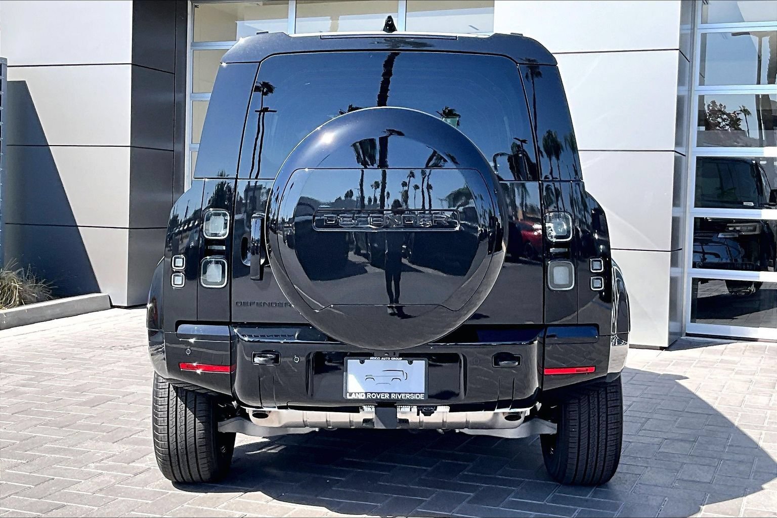 New 2026 Land Rover Defender 110 X-Dynamic SE AWD/4WD image 4