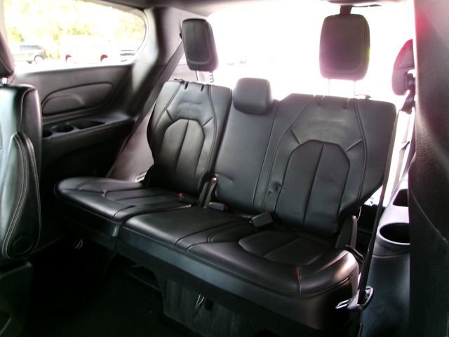 Used 2025 Chrysler Pacifica Select image 18
