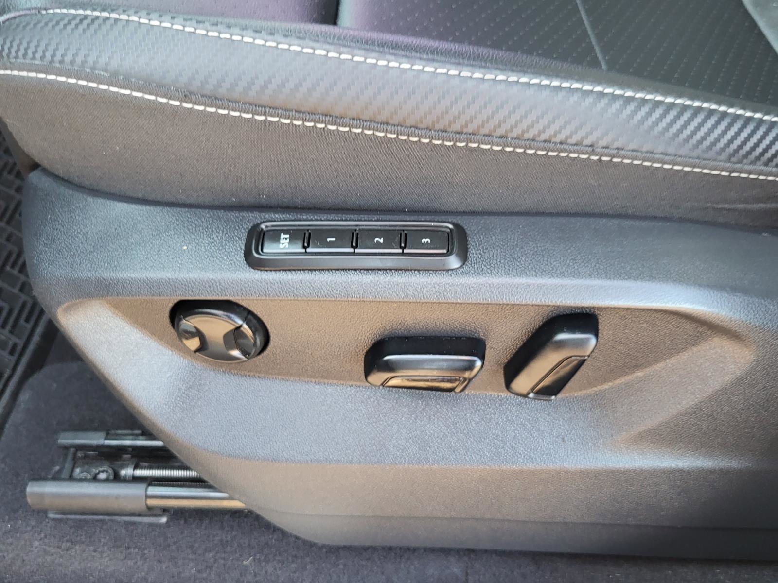 Used 2022 Volkswagen Atlas Cross Sport SEL image 19