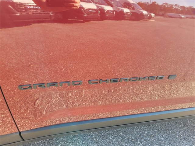 New 2025 Jeep Grand Cherokee Altitude image 3