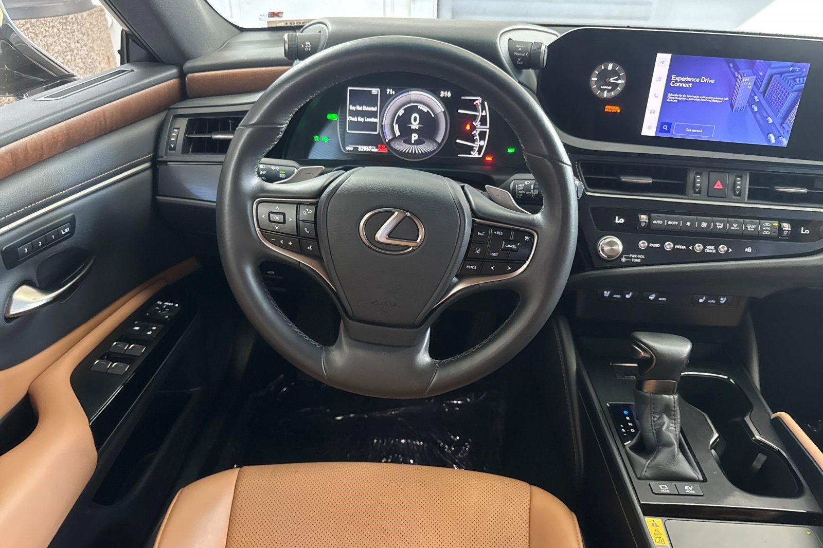 Certified 2024 Lexus ES 300h w/ Premium Package FWD image 18