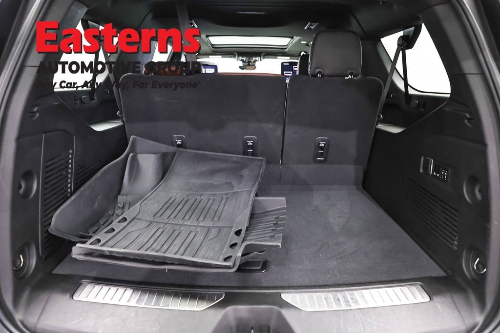 Used 2023 GMC Yukon XL Denali Ultimate w/ LPO, Floor Liner Package AWD/4WD image 9