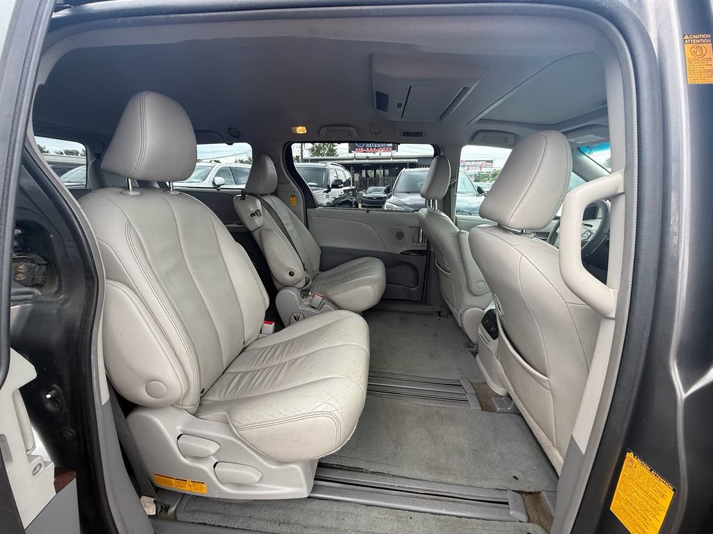 Used 2014 Toyota Sienna XLE w/ XLE Premium Package FWD image 20