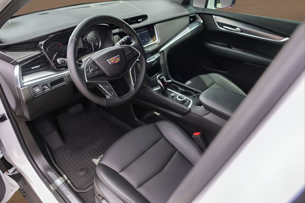 Certified 2024 Cadillac XT5 Luxury FWD image 10