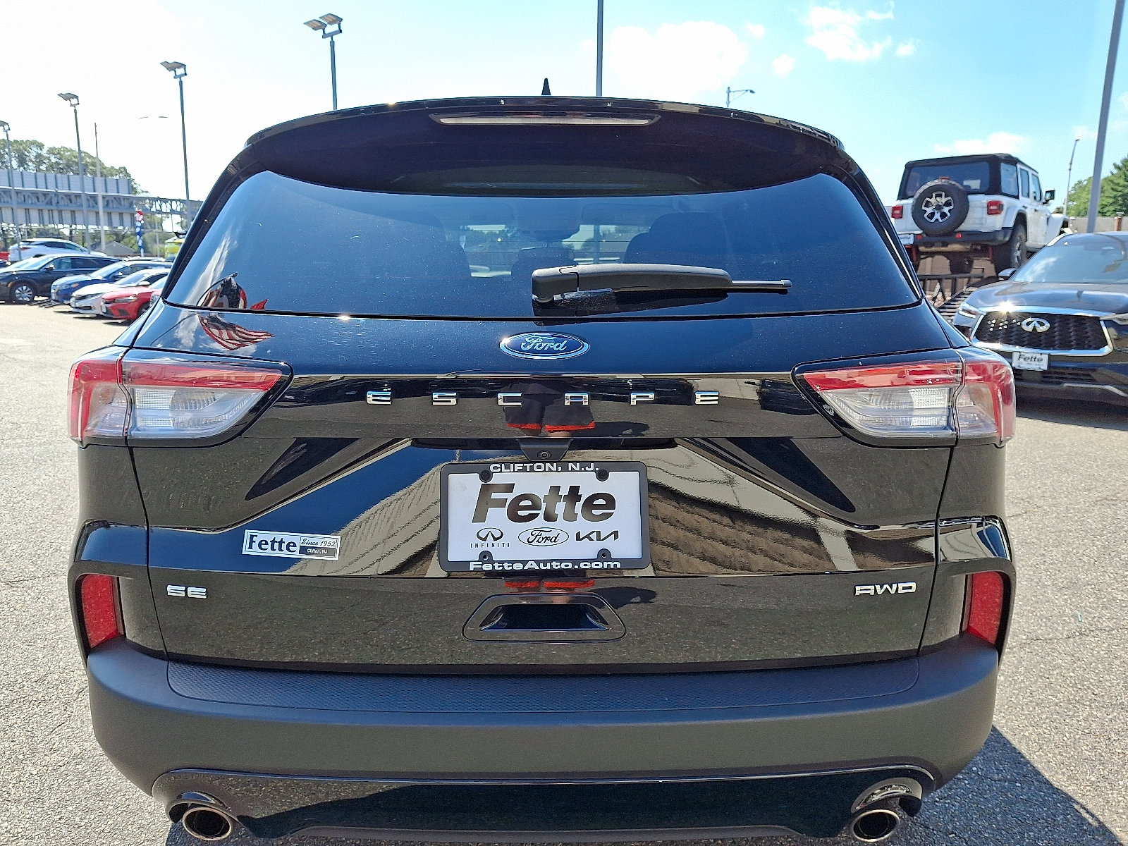 Certified 2022 Ford Escape SE w/ SE Sport Appearance Package image 5