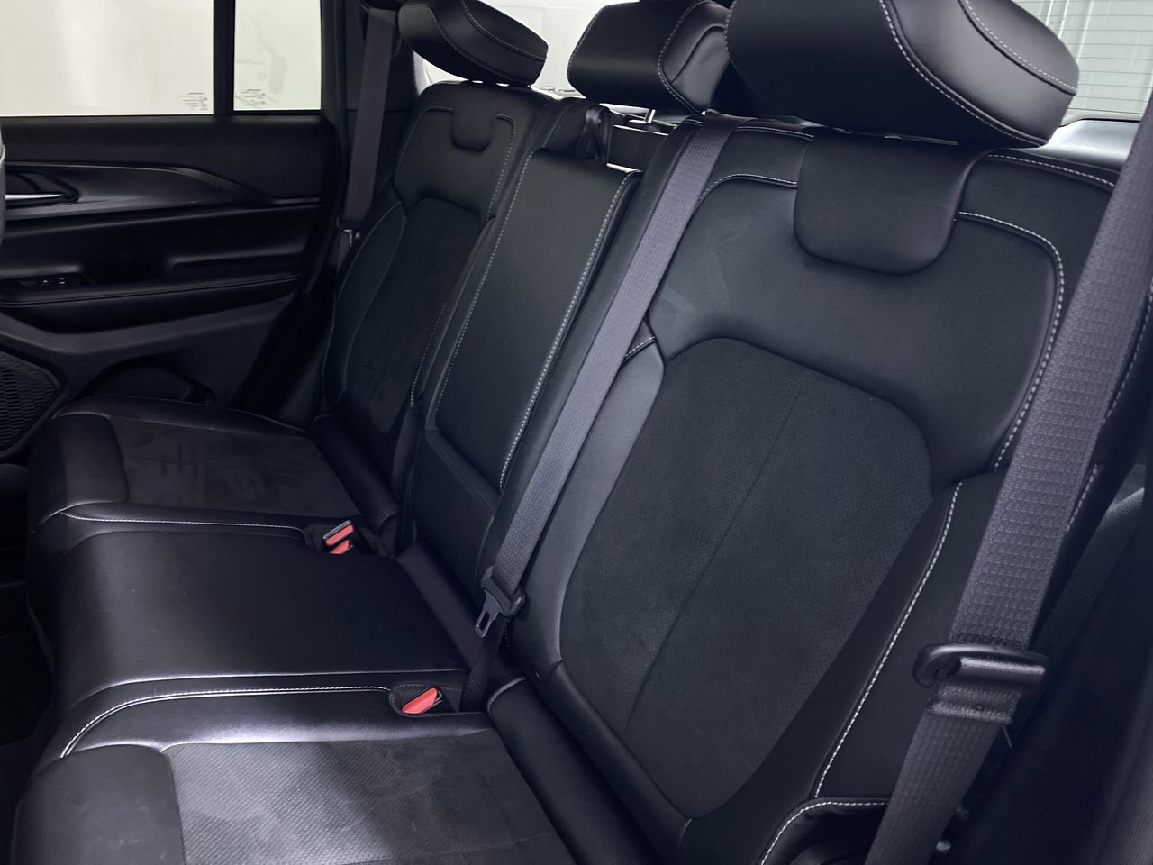 Used 2023 Jeep Grand Cherokee Altitude image 13