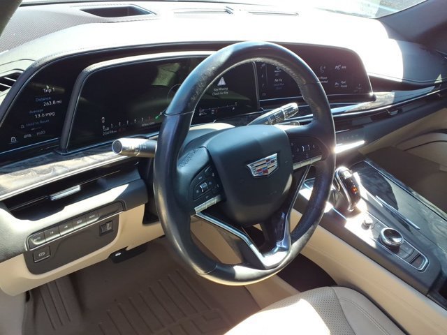 Used 2021 Cadillac Escalade Premium Luxury w/ LPO, Illumination Package AWD/4WD image 8