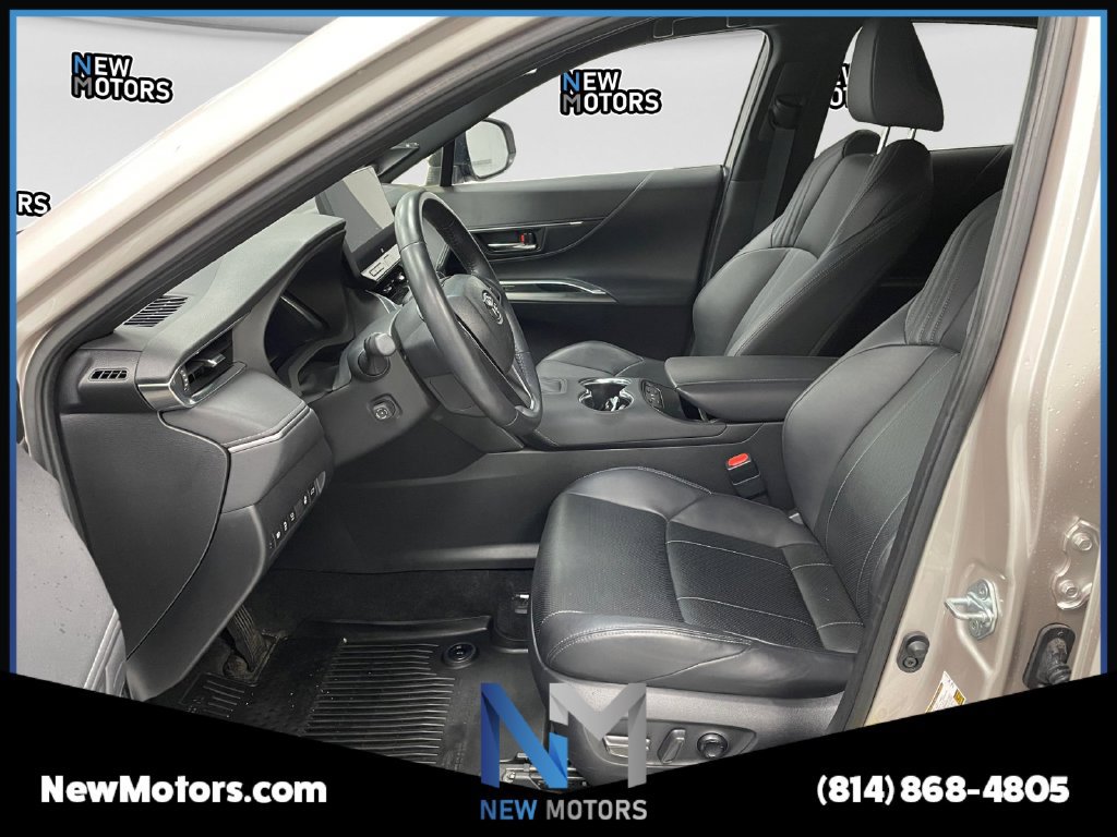 Used 2023 Toyota Venza Limited AWD/4WD image 8