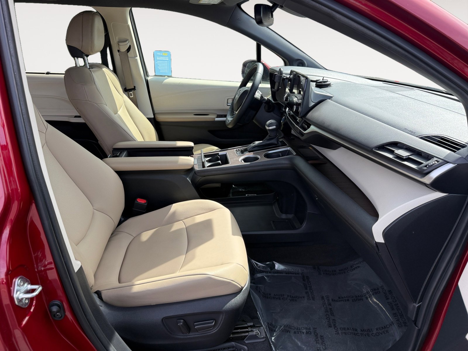 Used 2022 Toyota Sienna XLE w/ XLE Plus Package image 18