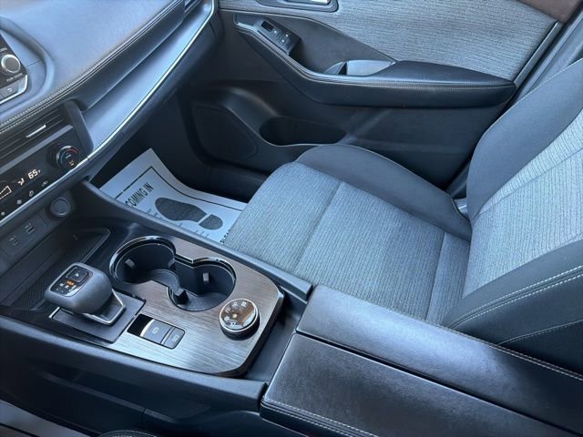 Used 2023 Nissan Rogue SV image 23