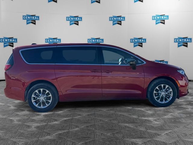 New 2026 Chrysler Pacifica Select image 6