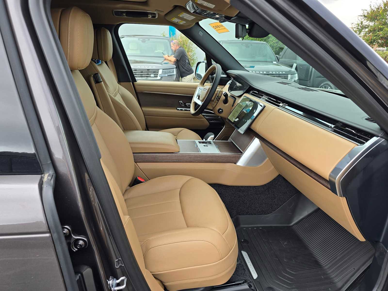 New 2025 Land Rover Range Rover SE image 11