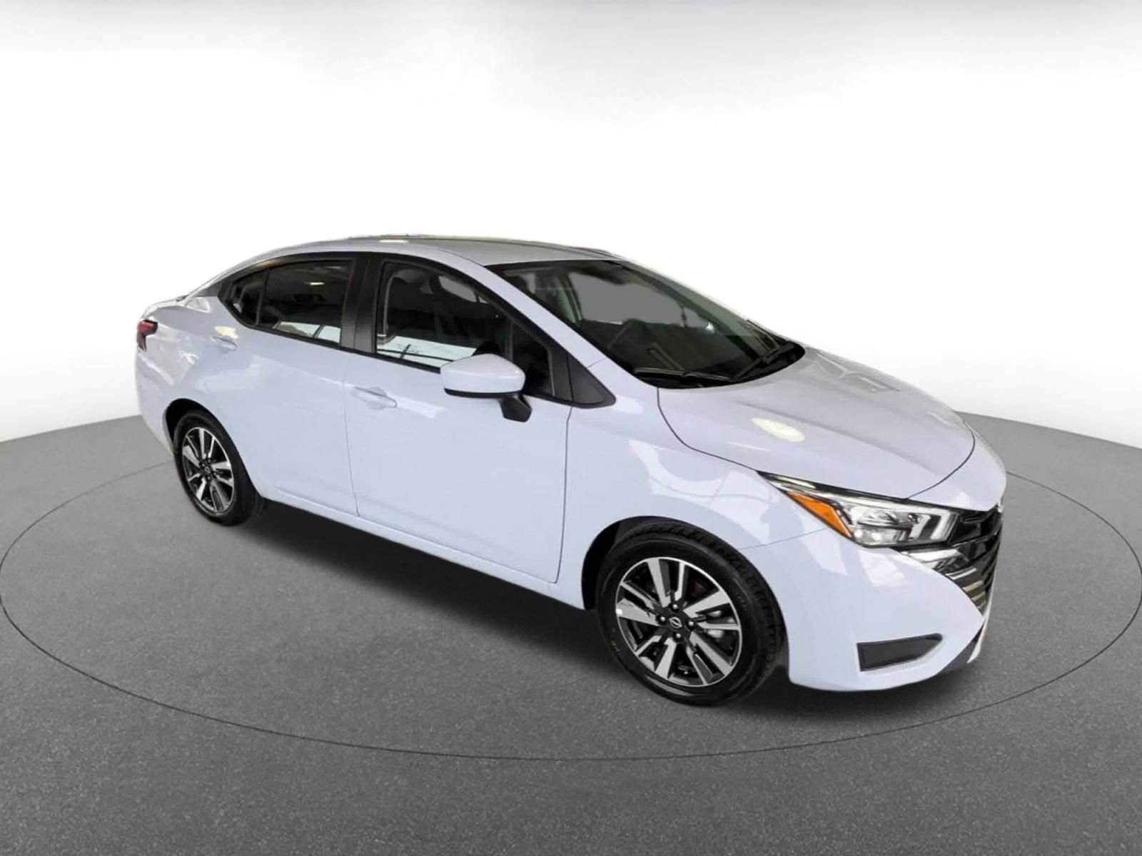 Used 2025 Nissan Versa SV image 2