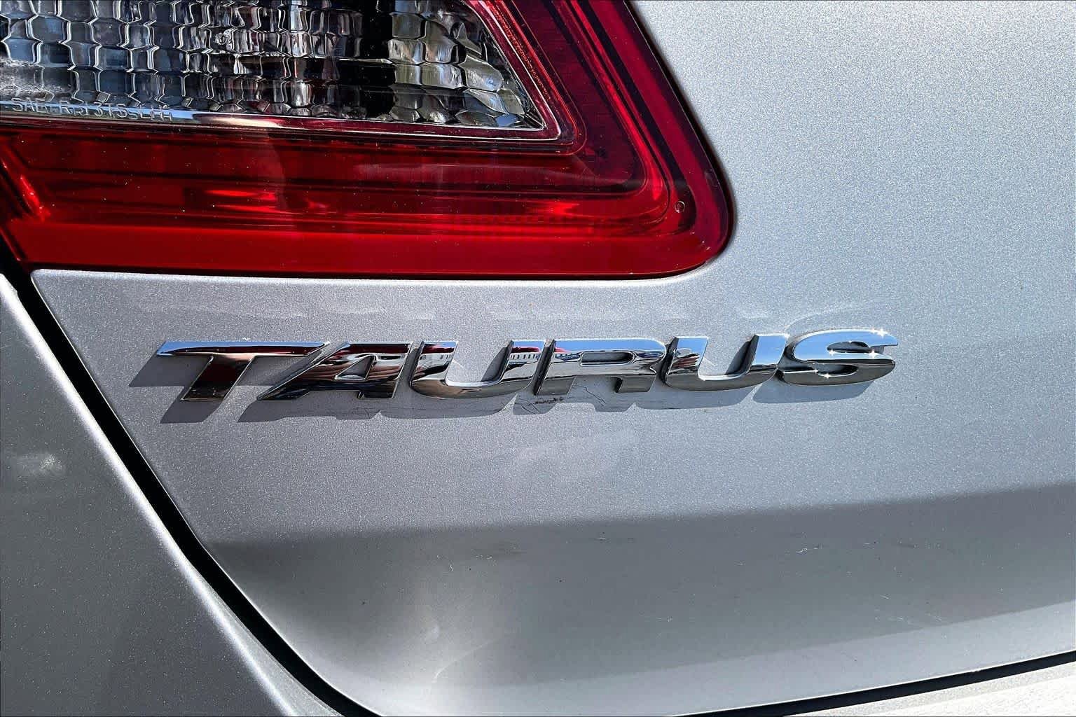 Used 2015 Ford Taurus Limited FWD image 30