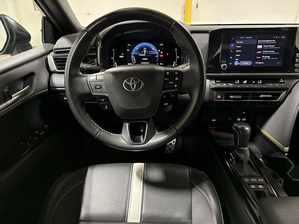 Used 2025 Toyota Camry Hybrid FWD image 11