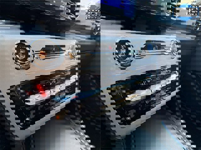 Used 2024 Ford Explorer XLT w/ Equipment Group 202A image 18