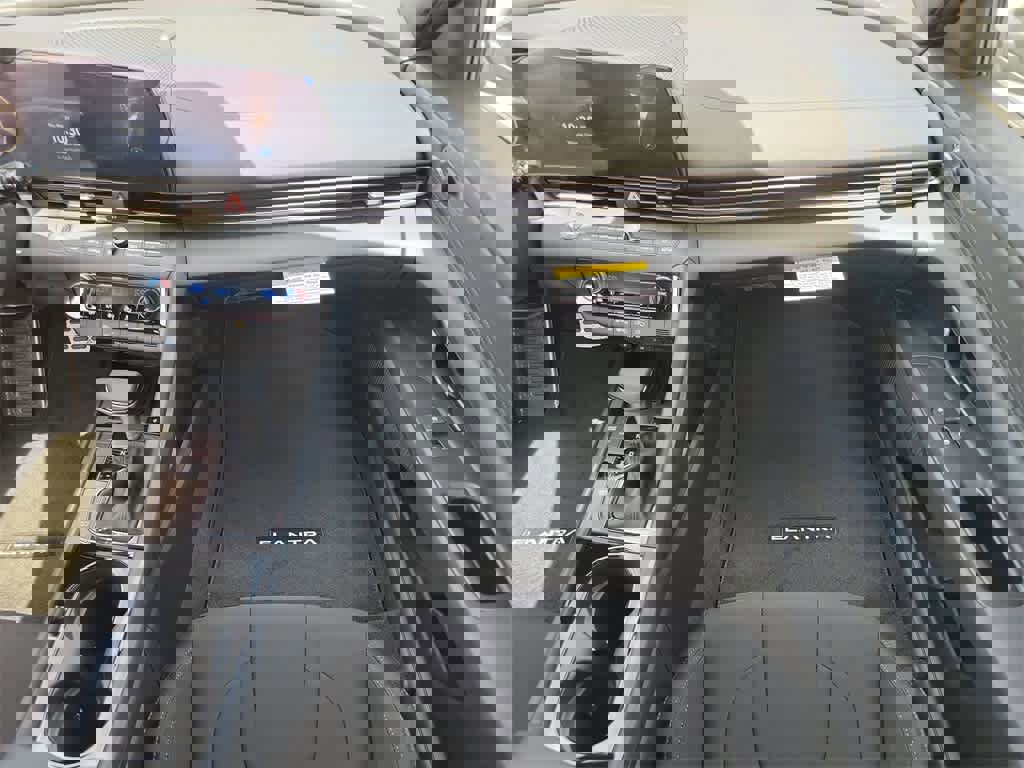 New 2025 Hyundai Elantra SEL image 17