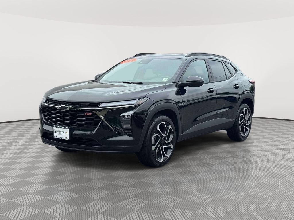 Used 2026 Chevrolet Trax RS w/ Sunroof Package FWD image 3
