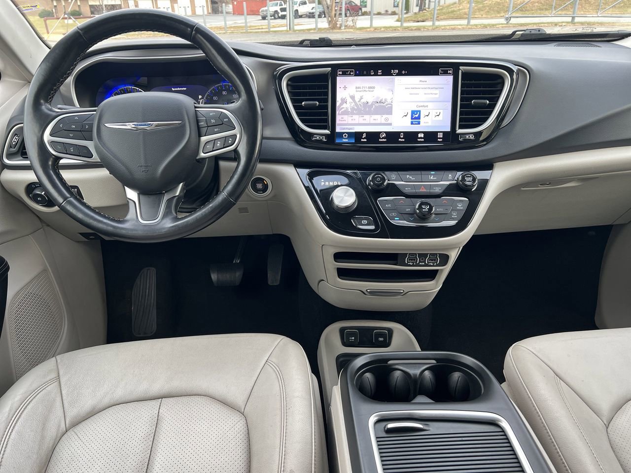 Used 2021 Chrysler Pacifica Touring-L image 2