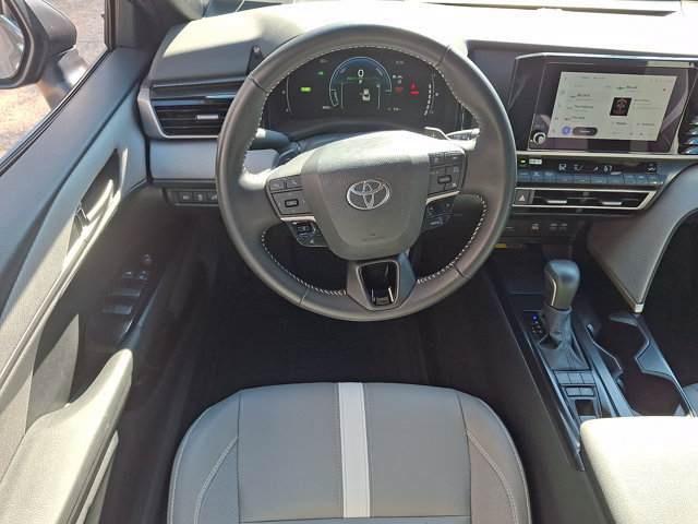 Used 2025 Toyota Camry SE FWD image 12