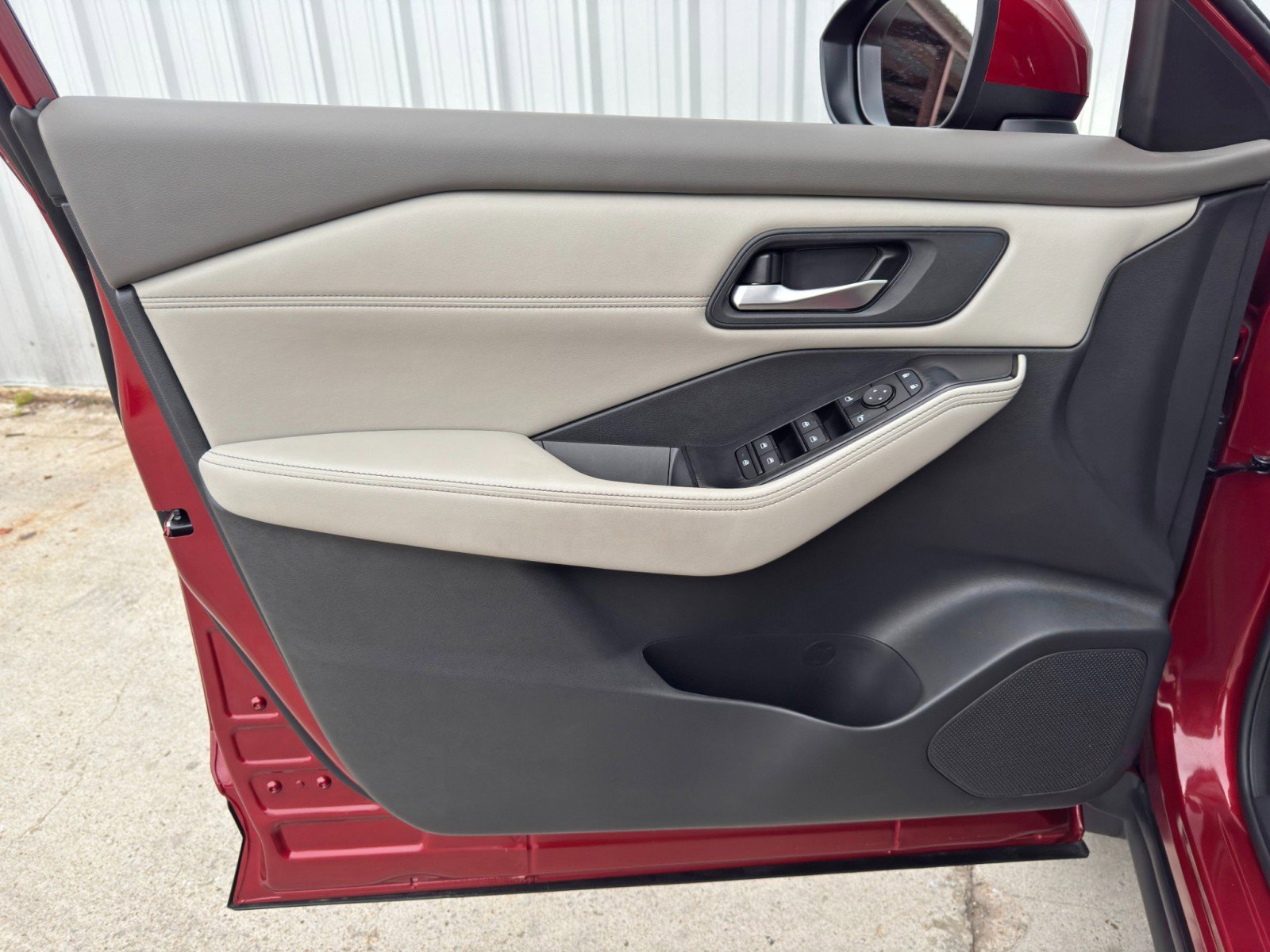 Used 2024 Nissan Rogue SV w/ SV Premium Package image 36