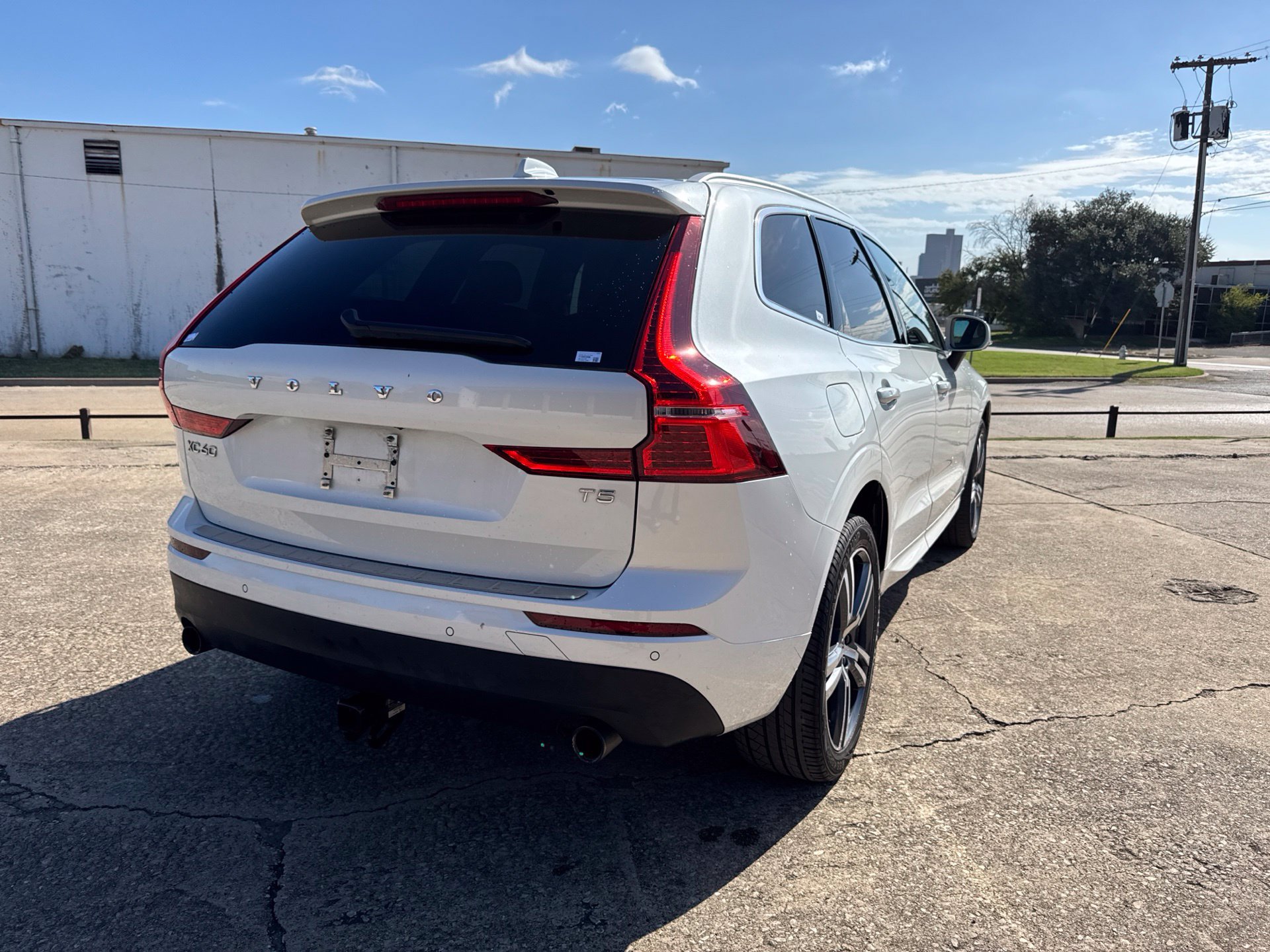 Used 2020 Volvo XC60 T5 Momentum w/ Protection Package Premier FWD image 5