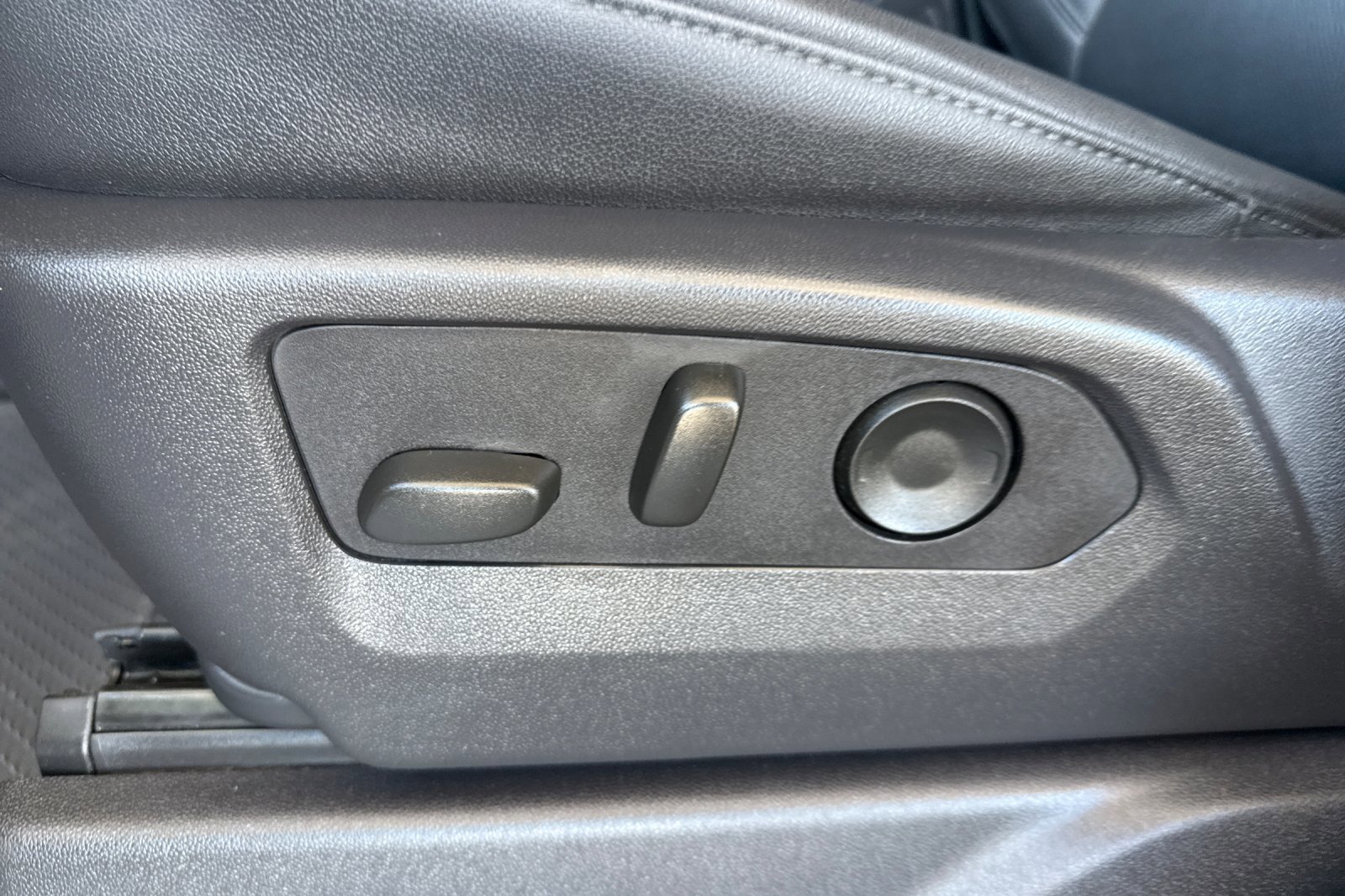 Used 2025 GMC Sierra 1500 SLT image 14