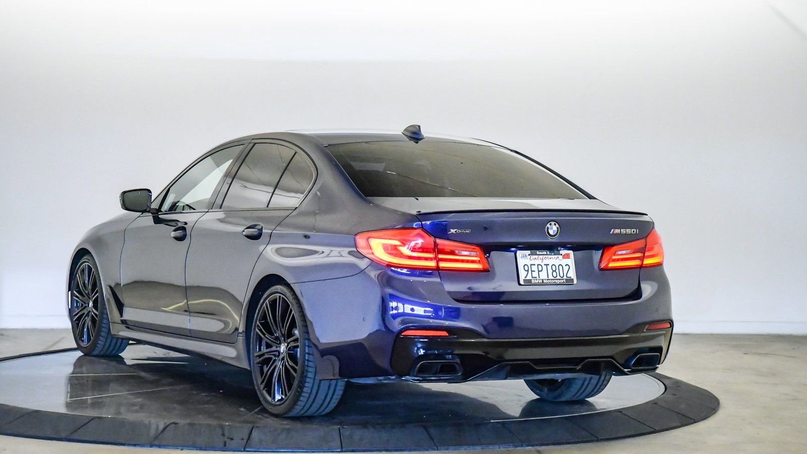 Used 2020 BMW M550i xDrive w/ Executive Package image 2