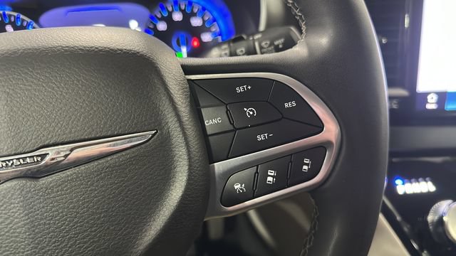 Used 2024 Chrysler Pacifica Touring-L FWD image 12