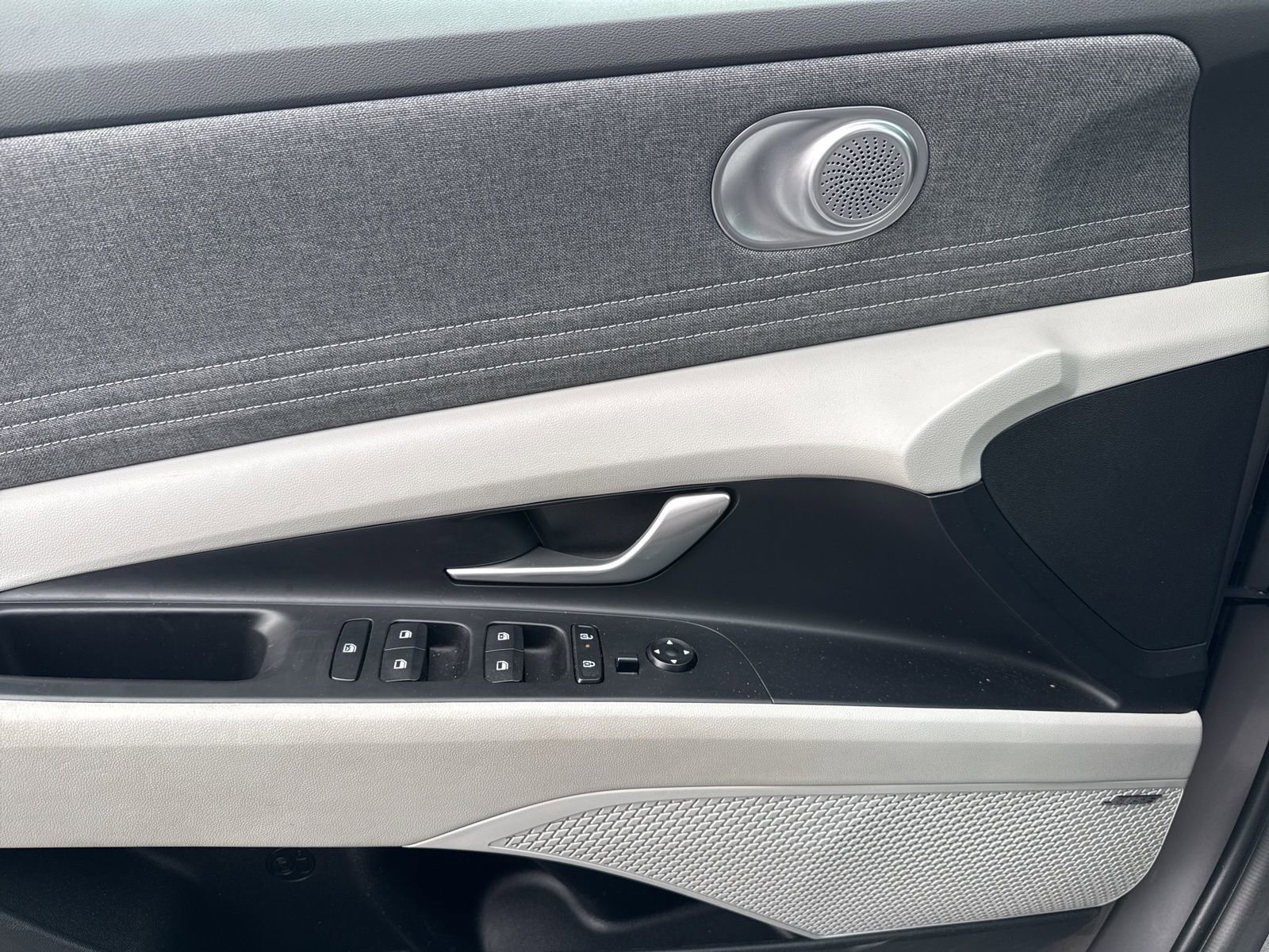 Used 2024 Hyundai Elantra Limited image 14