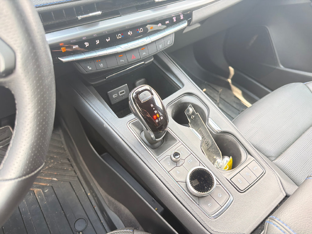 Used 2025 Cadillac XT4 Sport FWD image 29