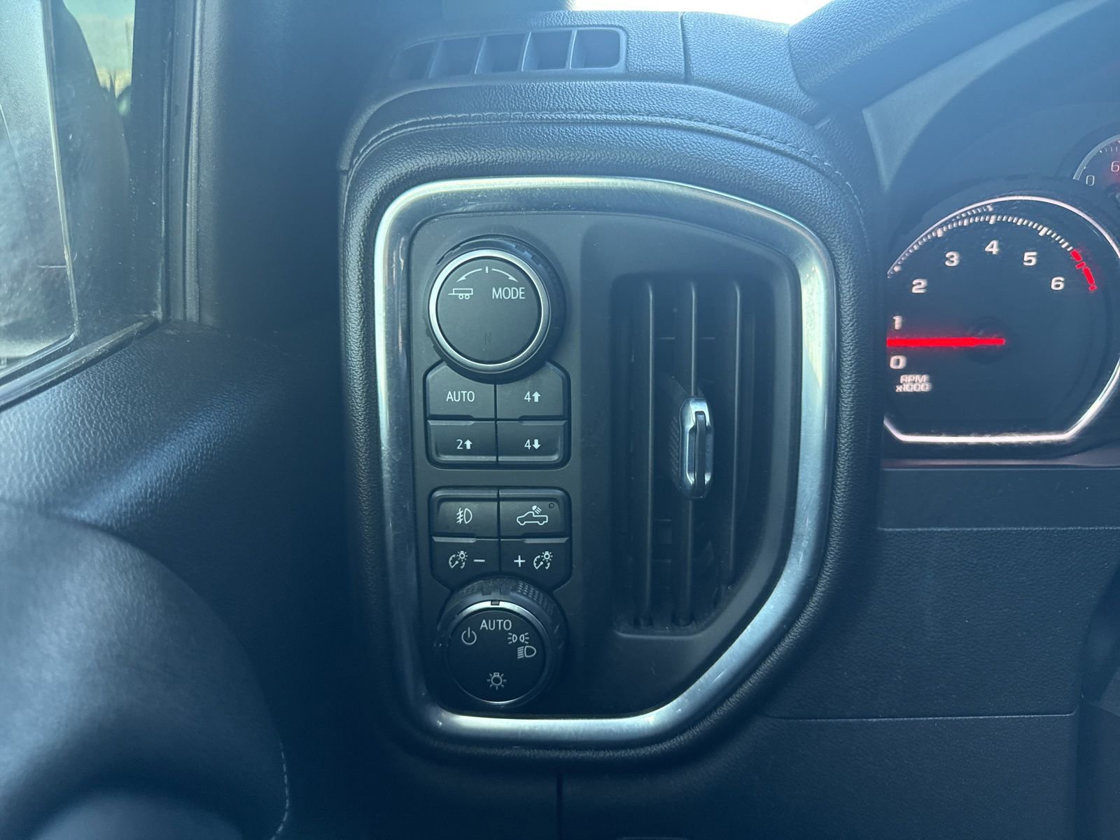 Used 2022 Chevrolet Silverado 1500 LT Trail Boss w/ Convenience Package II image 35